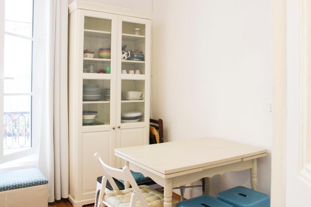 Charming Latin Quarter Apartment - 4