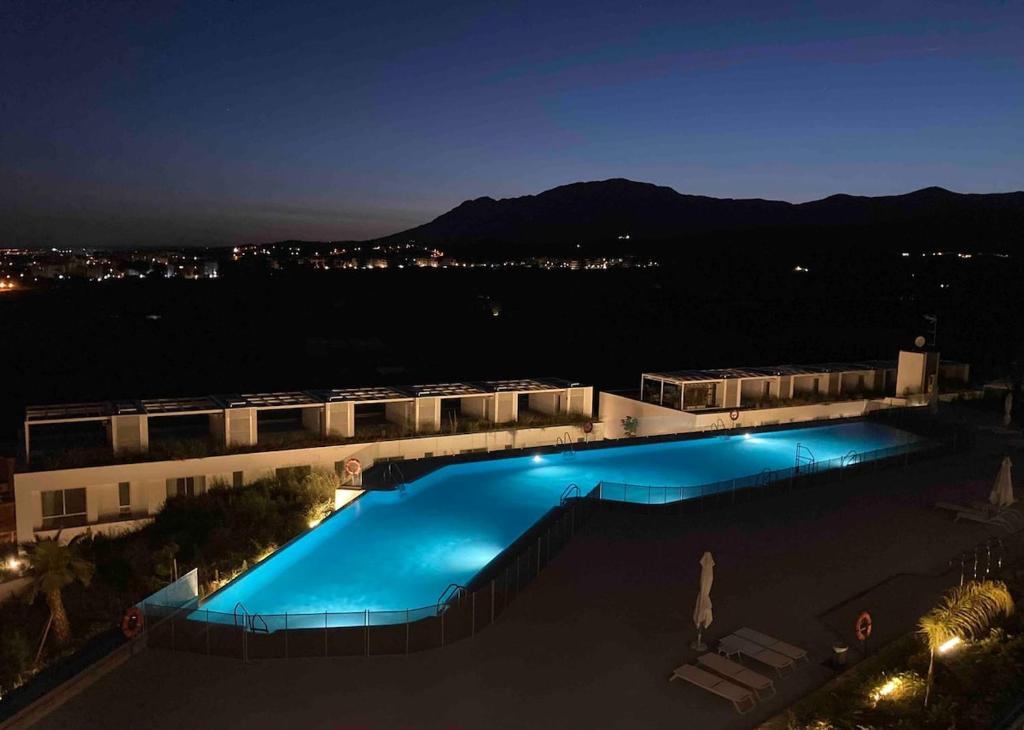 Sea-View Penthouse and Infinity Pool, Estepona - 4