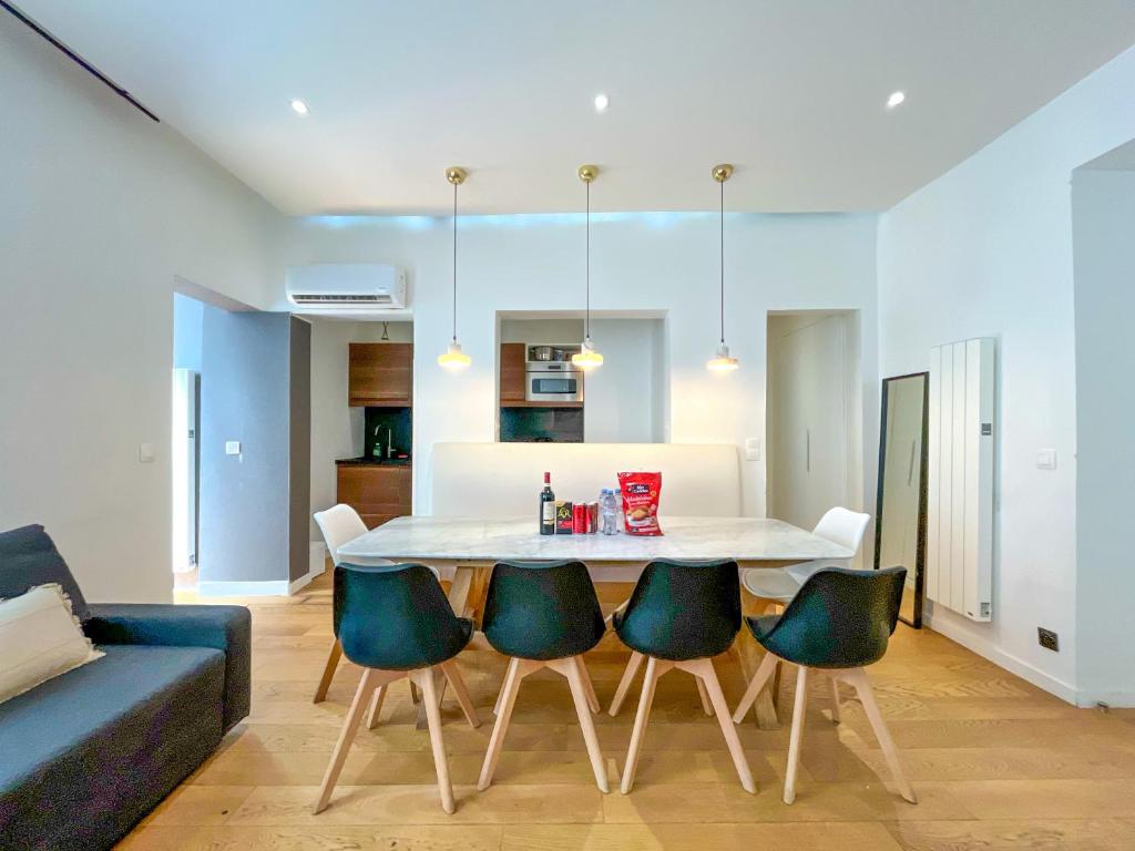 UrbanFlat 69 - Authentic Parisian Home in the Center of Paris - 4