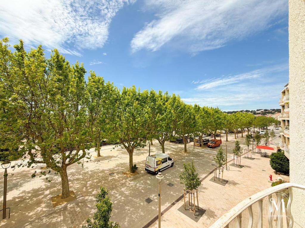 T2 lumineux sur le port de Sanary - 2