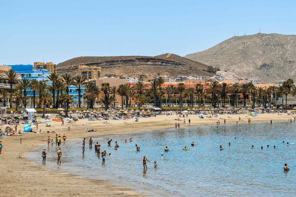 NEW HOLIDAYS BEACH & POOL, AIRCOND, Playa de las Americas, Tenerife - 1