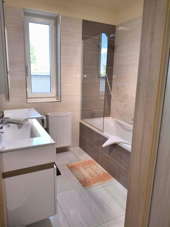 Bathroom, Isabell Apartments Gyor in Gyor