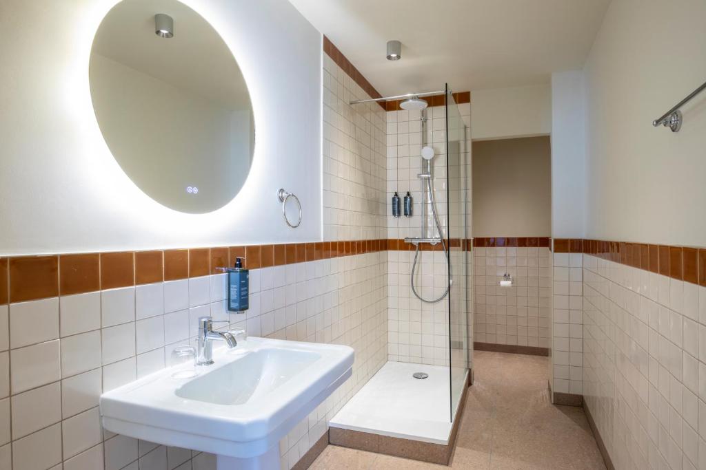 Best Western Hotel Centre Reims - 4