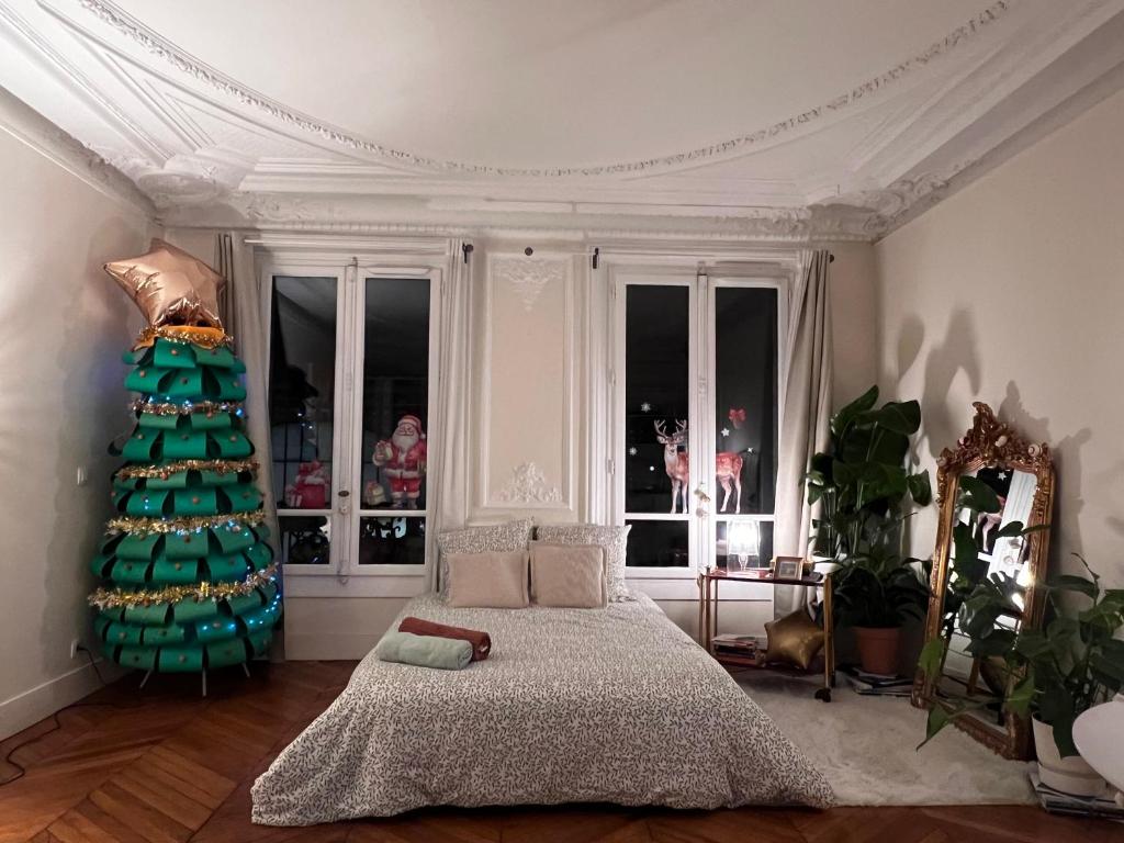 Cozy Parisian Oasis - 4