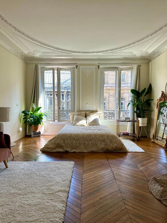 Cozy Parisian Oasis - 1