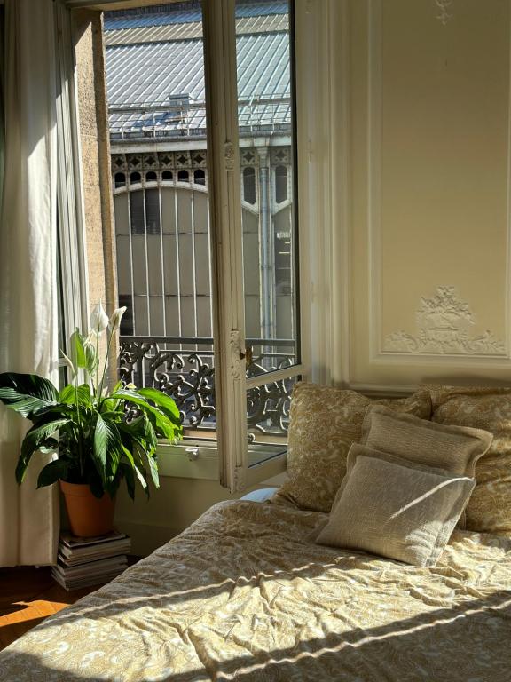 Cozy Parisian Oasis - 5