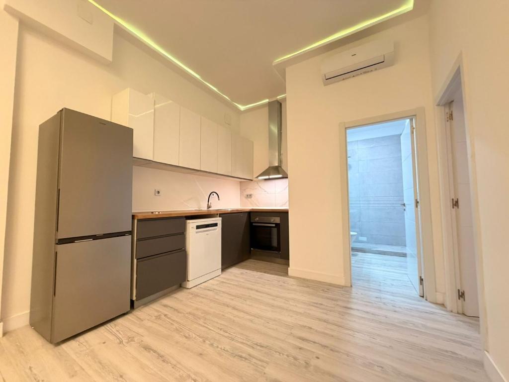 5'walk to plaza Mayor, 2 bedroom 1 sofa bed - 2