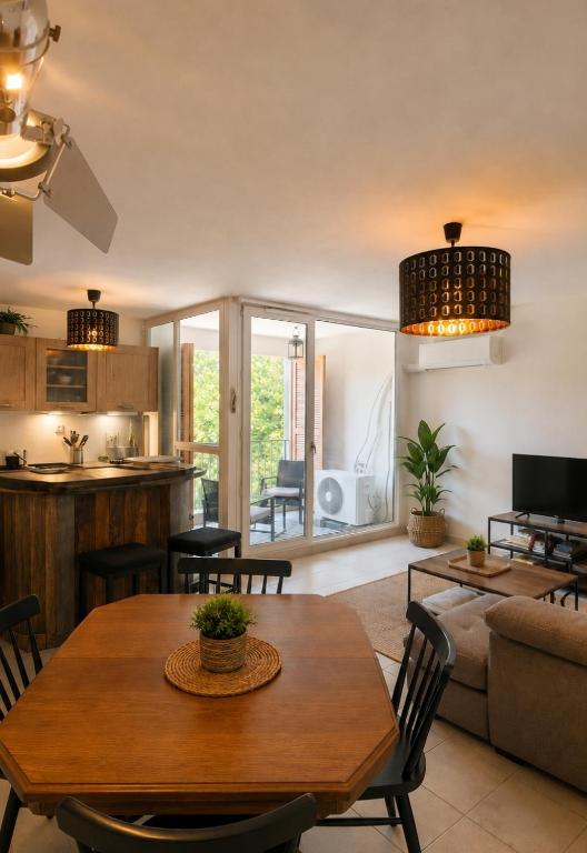 Appartement bord du canal avec piscine et parking couvert - 1