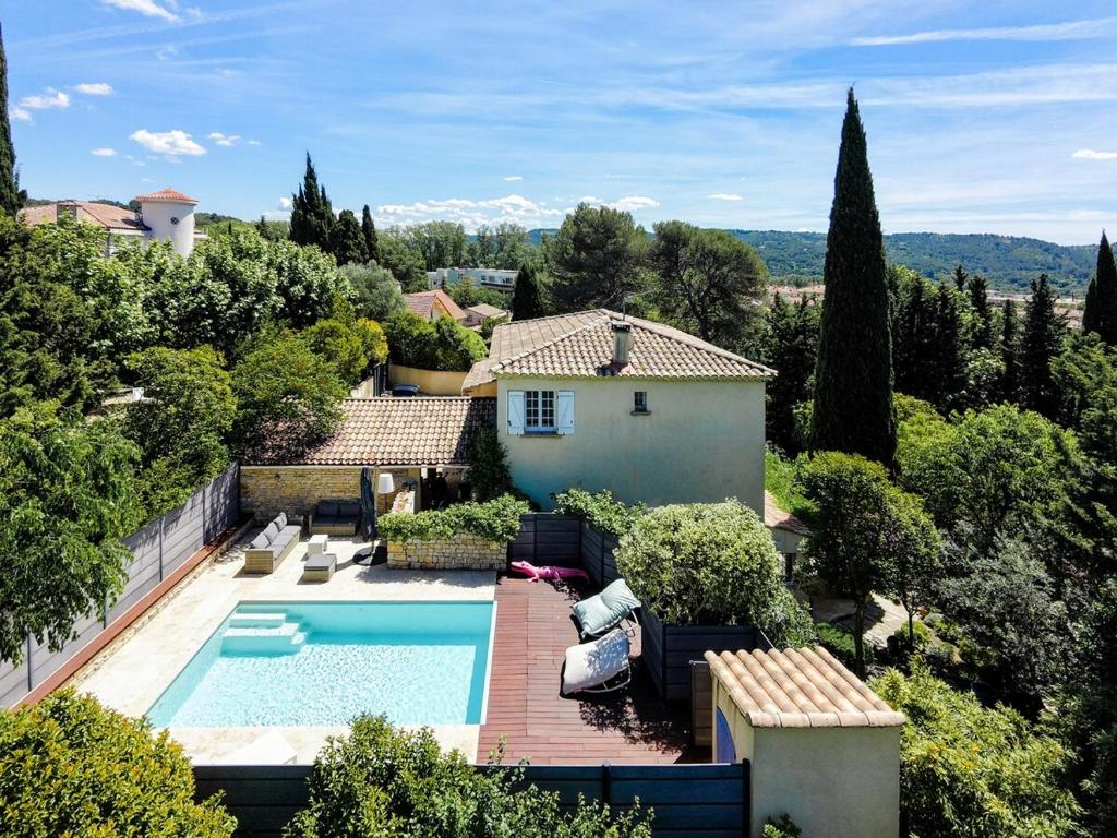 Elegant Villa with Heated Pool in Aix-en-Provence - 1