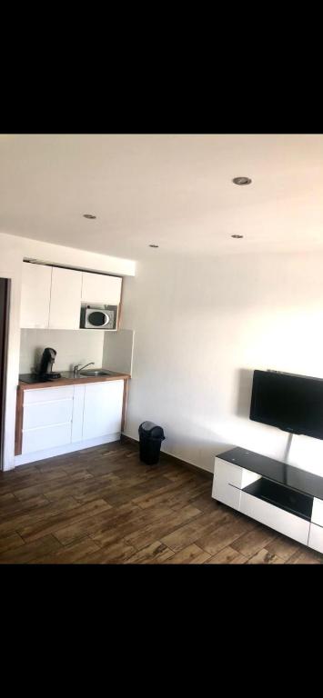 Studio a deux pas du centre ville et de la mer - 4