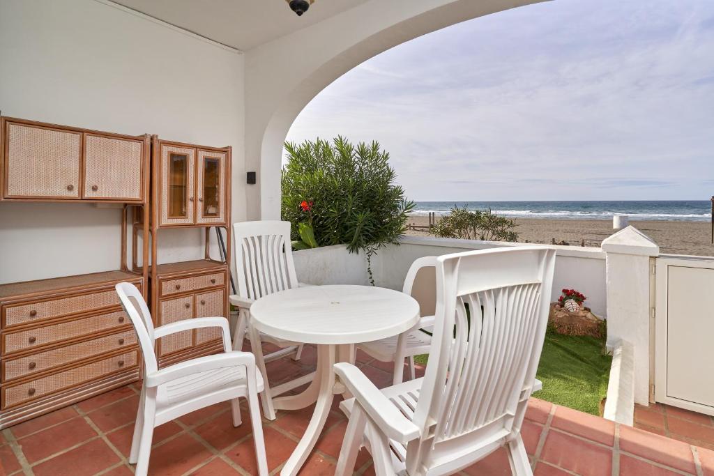 Frontline Vacation Home A86 2 - 1
