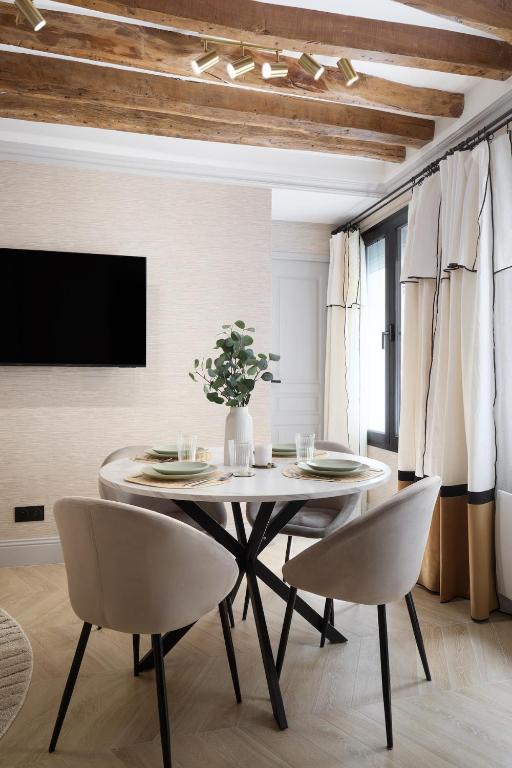 Luxury Apartment in the Heart of Paris (9eme) - 3