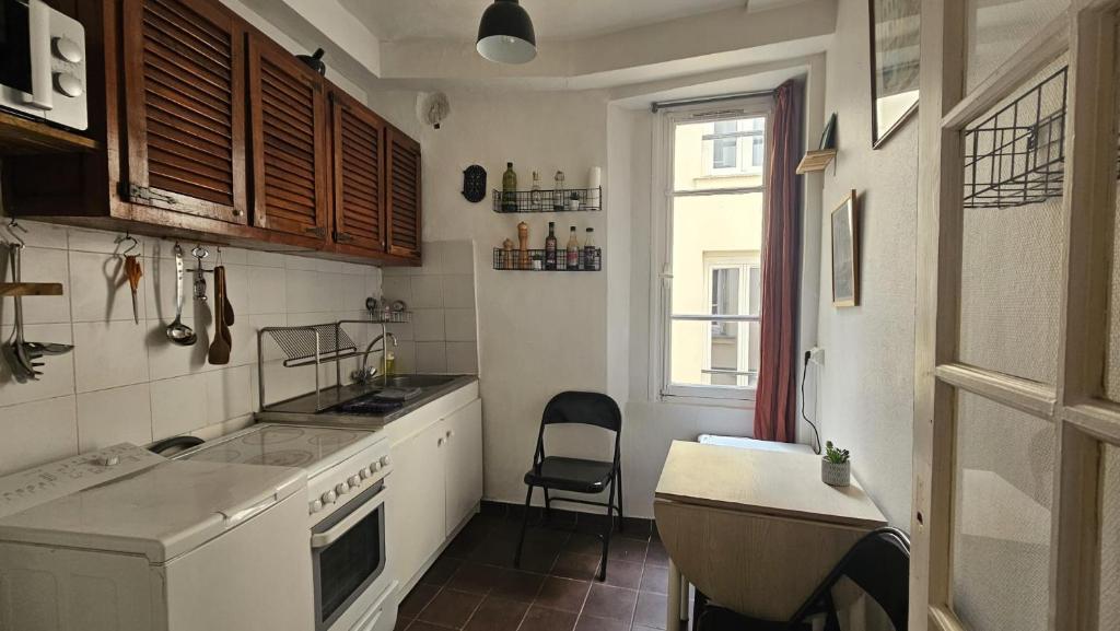 JOLI STUDIO RENOVE EN PLEIN COEUR DE L'ÂME De PARIS QUARTIER PANTHEON , NOTRE-DAME - 4
