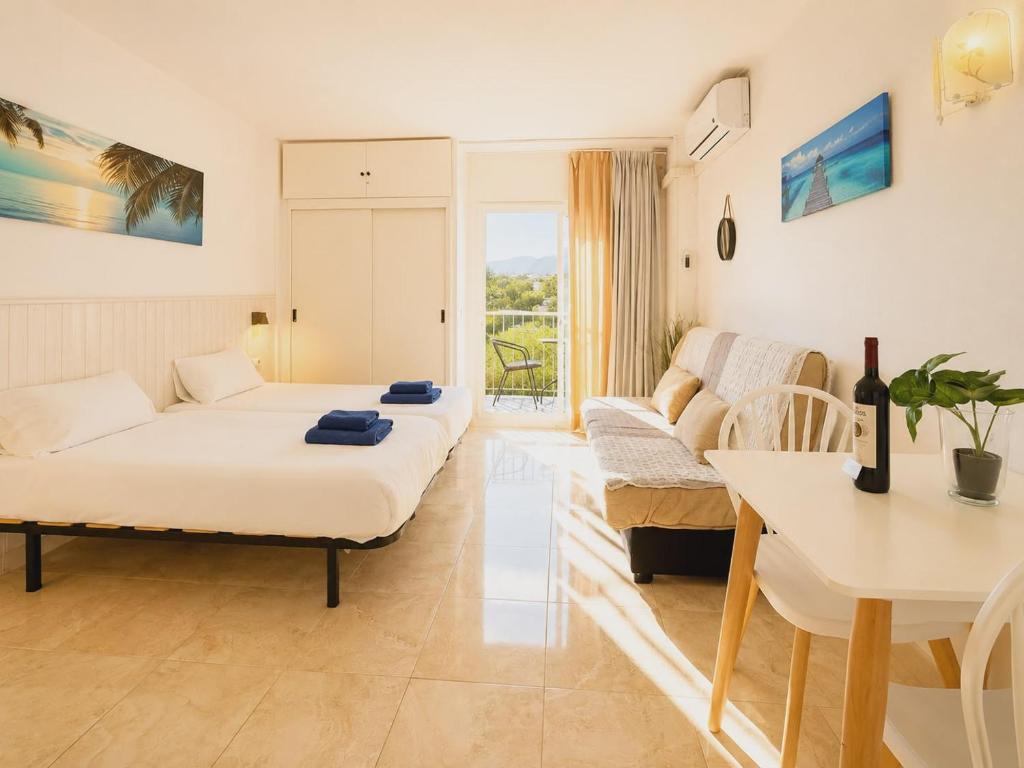 Jupiter Studio with Sea View & Afternoon Sun - 1