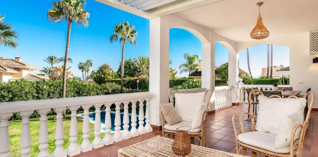 Elegant family villa just steps from the beach - 4