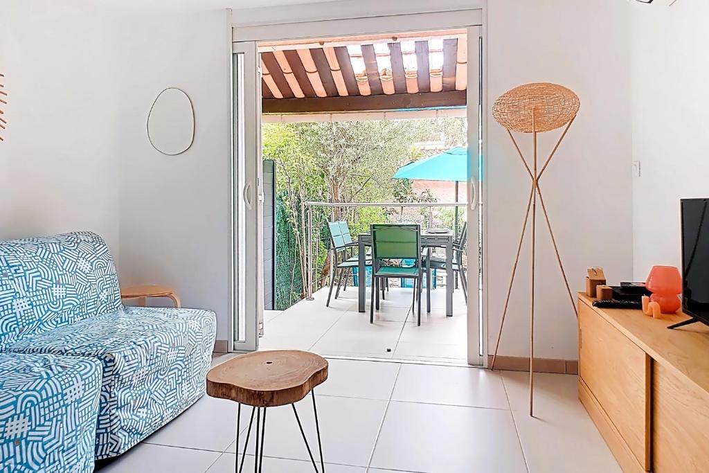 Apartment with terrace near the sea - 2