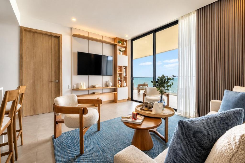Wake Up to the Ocean, True Beachfront Terrace - 1