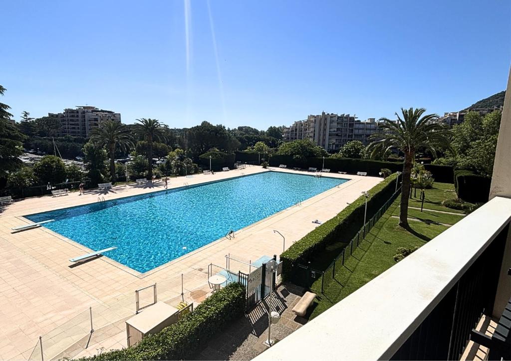 Élégant T3 avec Piscine, Terrasse, Parking, 6 Pers - 2