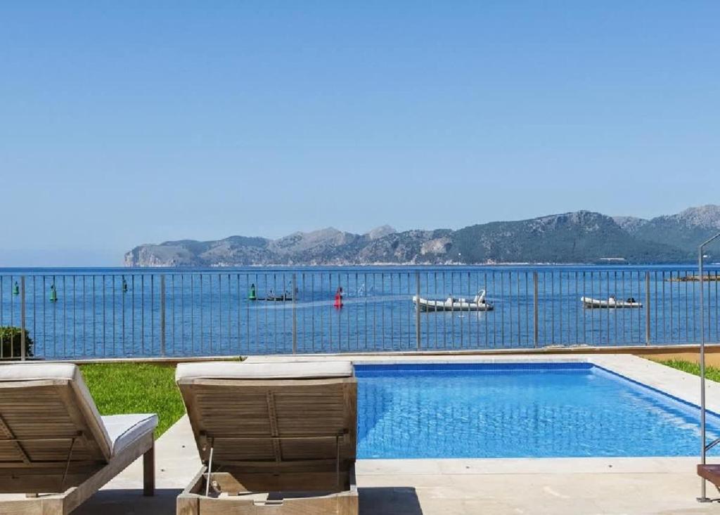 Elegant beachfront villa with stunning views - 2