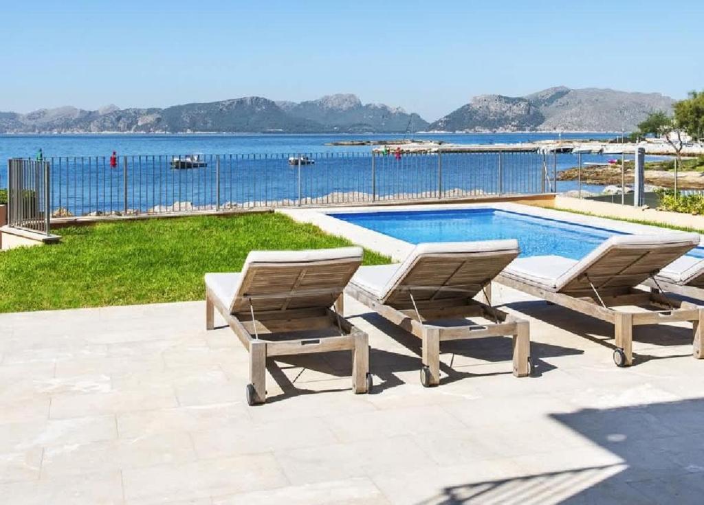Elegant beachfront villa with stunning views - 5