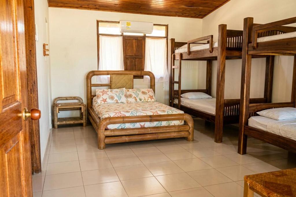 Vicky Island Beach House in the Rosario Islands - 2