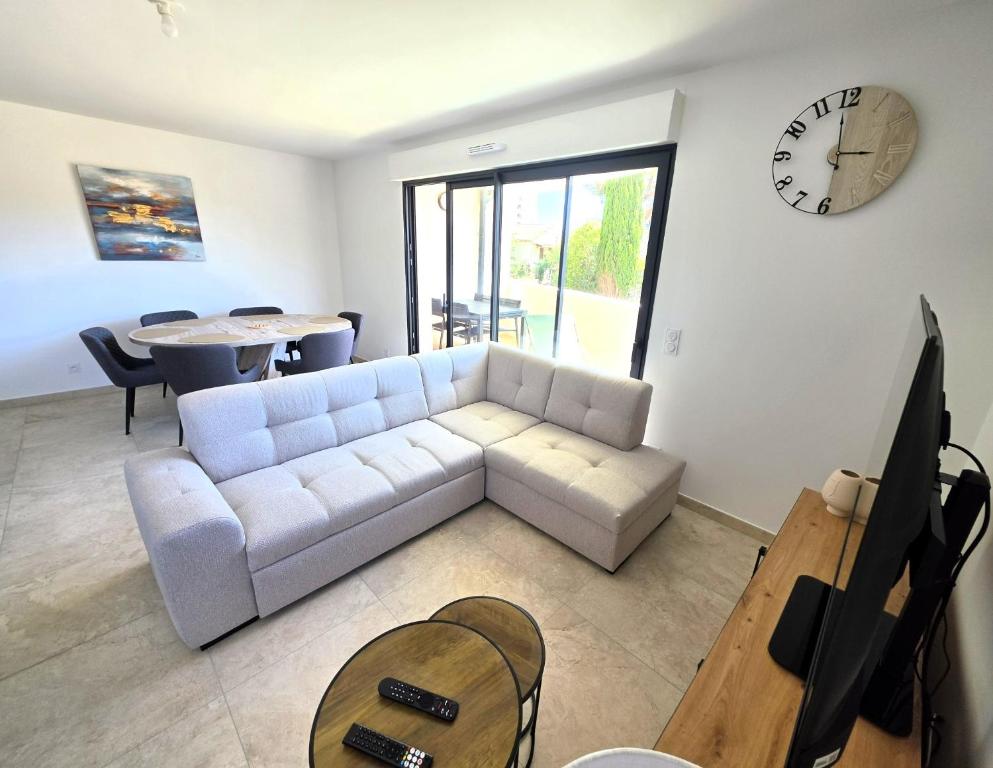 Appartement neuf T3 avec terrasse, parking et climatisation à Ajaccio - 4