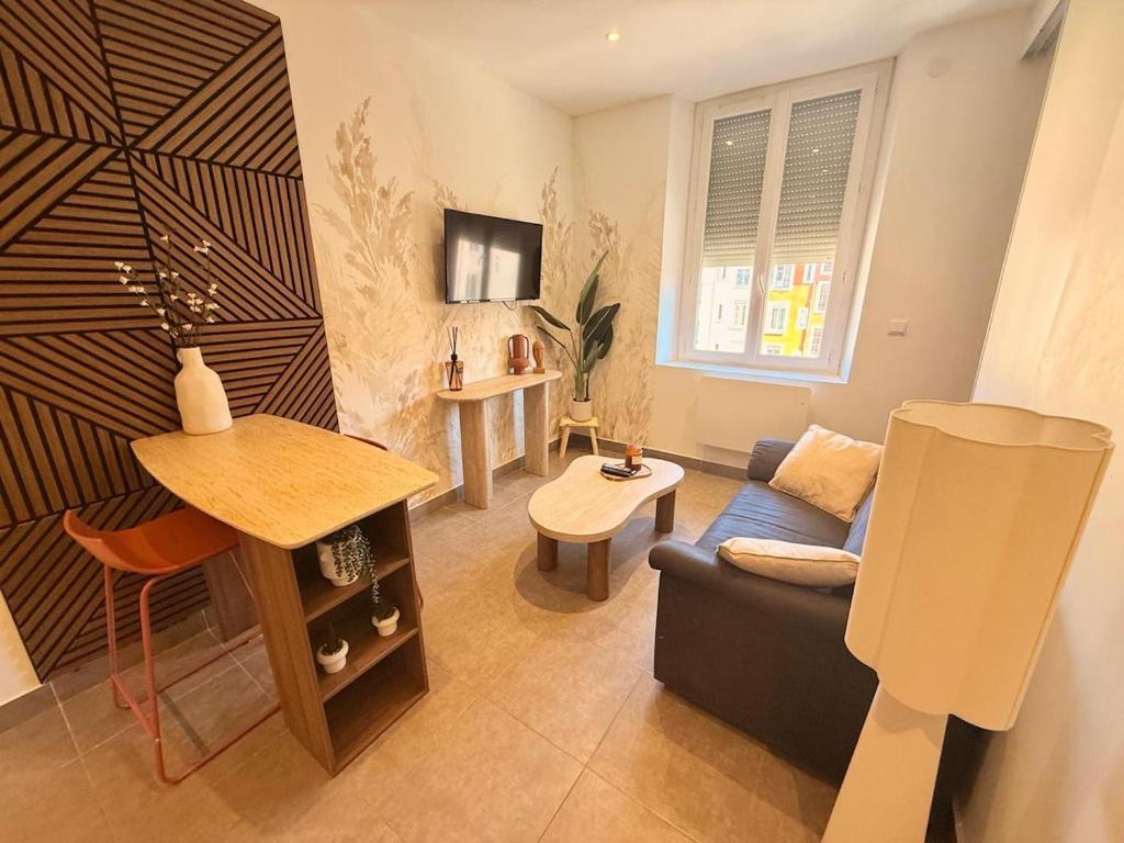 Renovated one-bedroom apartment Very convenient Train station and shops - 1