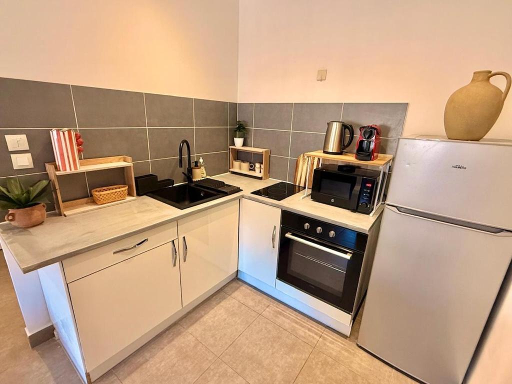 Renovated one-bedroom apartment Very convenient Train station and shops - 4