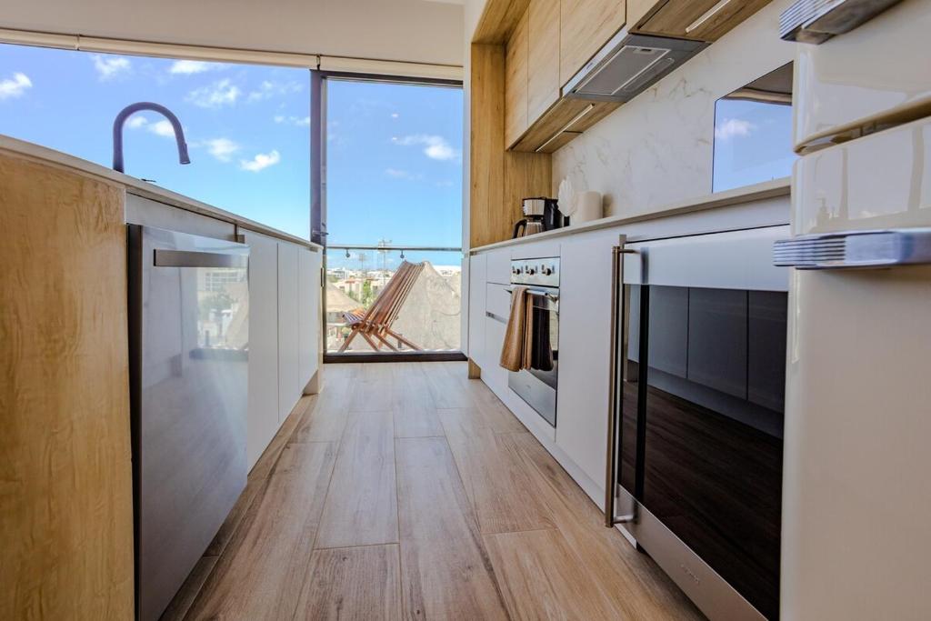 2BR Penthouse Private Rooftop Pool Near 5th Ave - 4