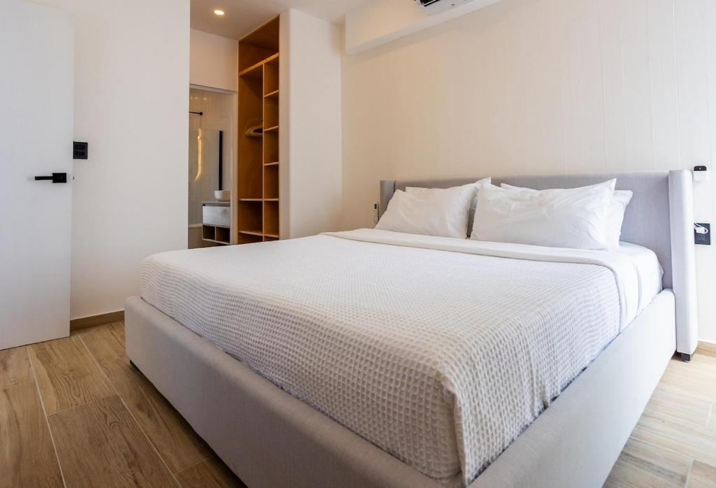 2BR Penthouse Private Rooftop Pool Near 5th Ave - 5