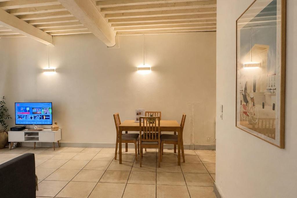 Bright Nîmes Center Flat with Terrace - 3