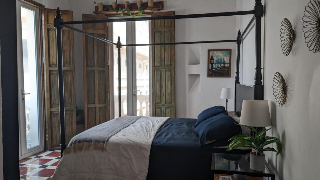 Old City 2-bedroom 2-bath apartment - 2