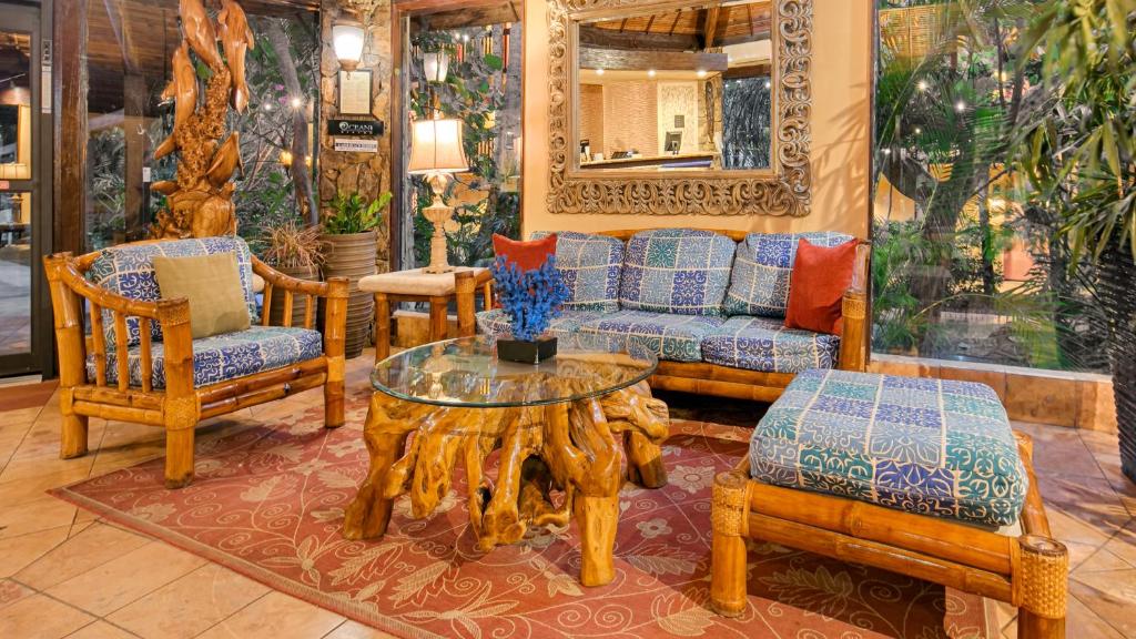 翡翠海灘度假村 (Emerald Beach Resort)