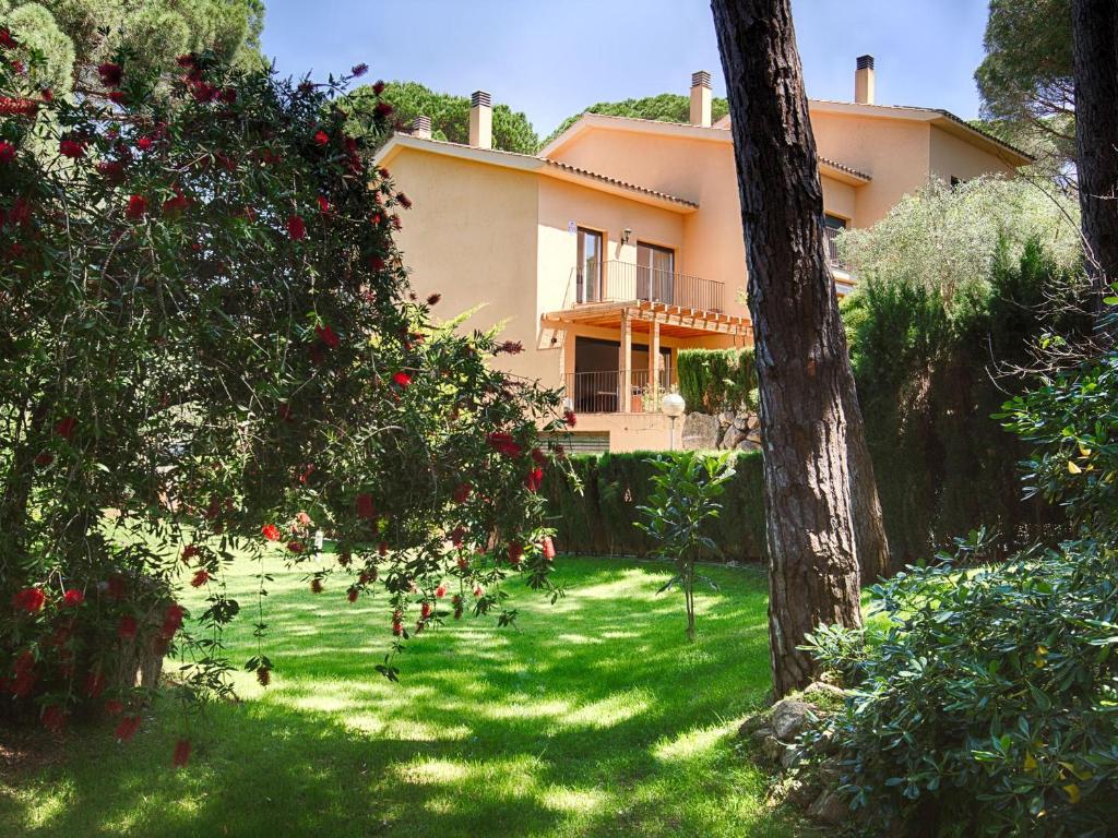 Hermosa Villa en Sant Feliu de Guíxols con Piscina Comunitaria - ES-209-80 - 4