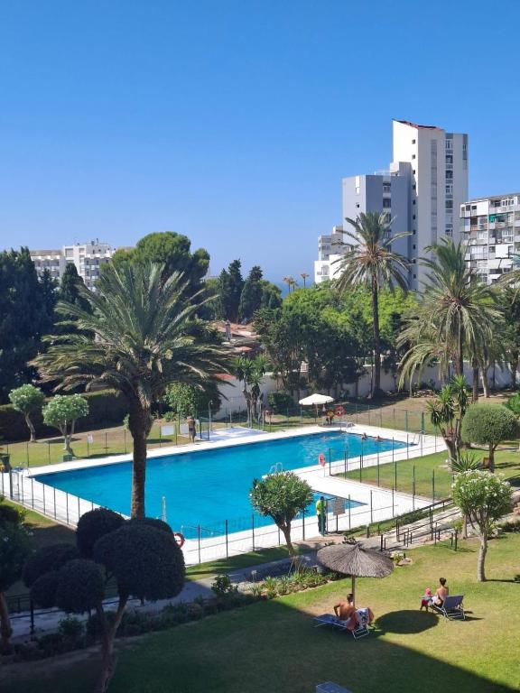 Beautiful Modern Flat Near the Beach & Pool - 2