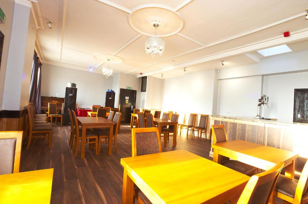 The Black Swan Inn, Leominster photo 6