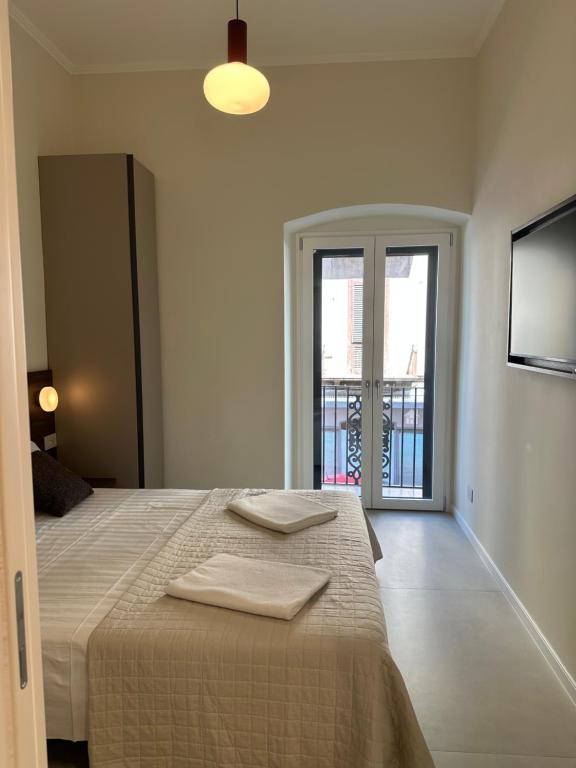 Brand-New 100sqm Central Designer Apartment by Pausa Stays - 3