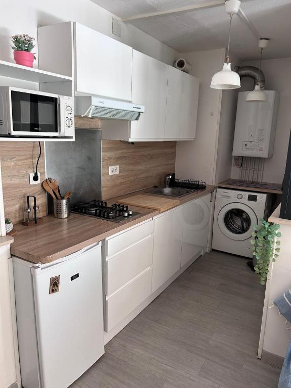 Studio lumineux avec piscine, terrasse et parking privé - 2