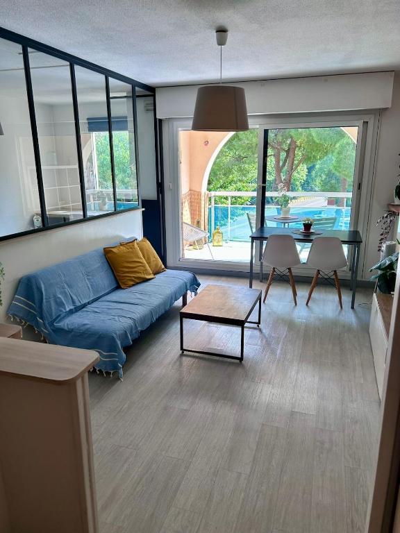 Studio lumineux avec piscine, terrasse et parking privé - 3