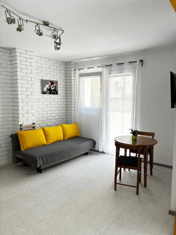Cozy Apartment with balcony - 4