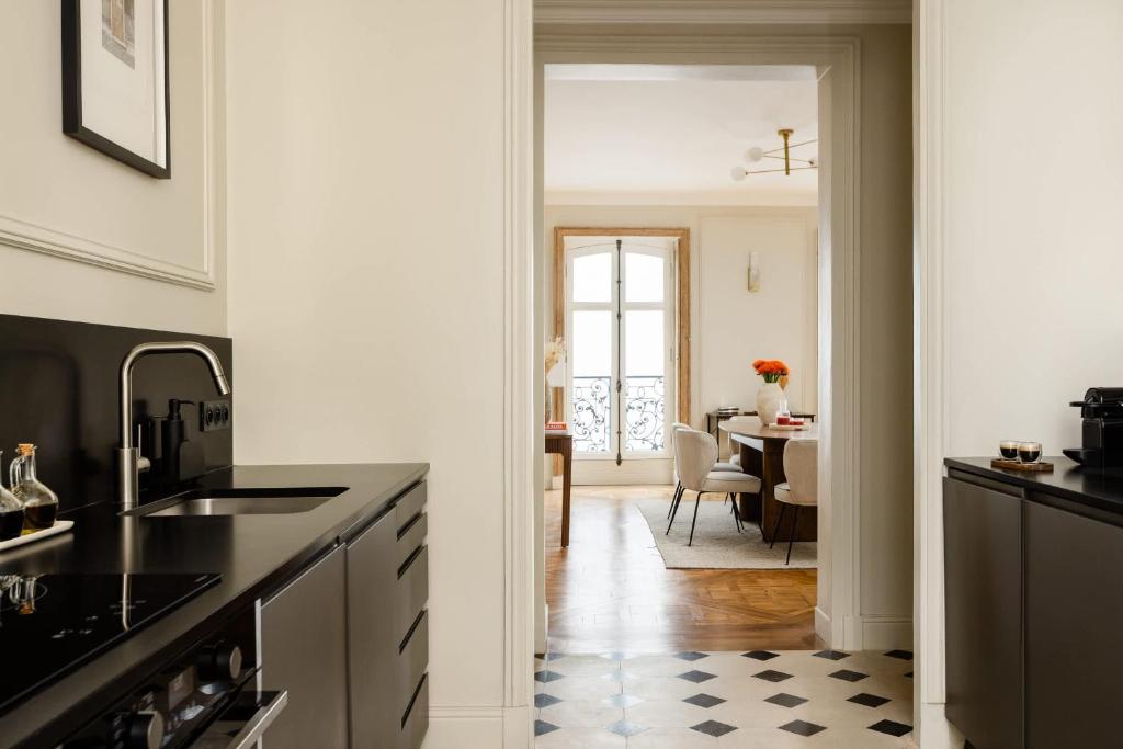 Arc de Triomphe Luxury 3 Bed 3,5 Bath - 5