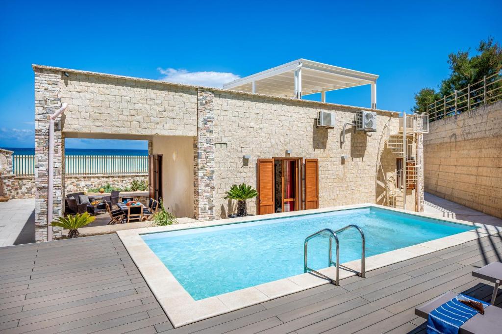 Villa La Battigia con piscina privata, fronte mare - 1