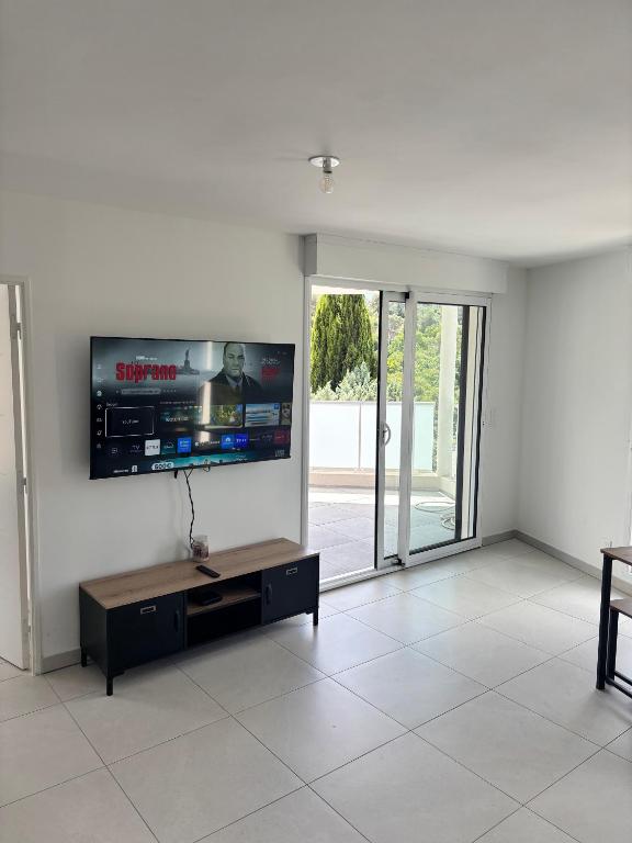 T3 Design Arènes 5 min Parking privé Fibre 6 pers - 1
