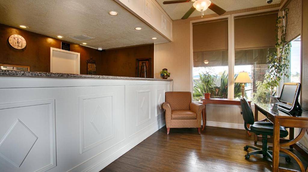 Days Inn & Suites by Wyndham Lodi photo