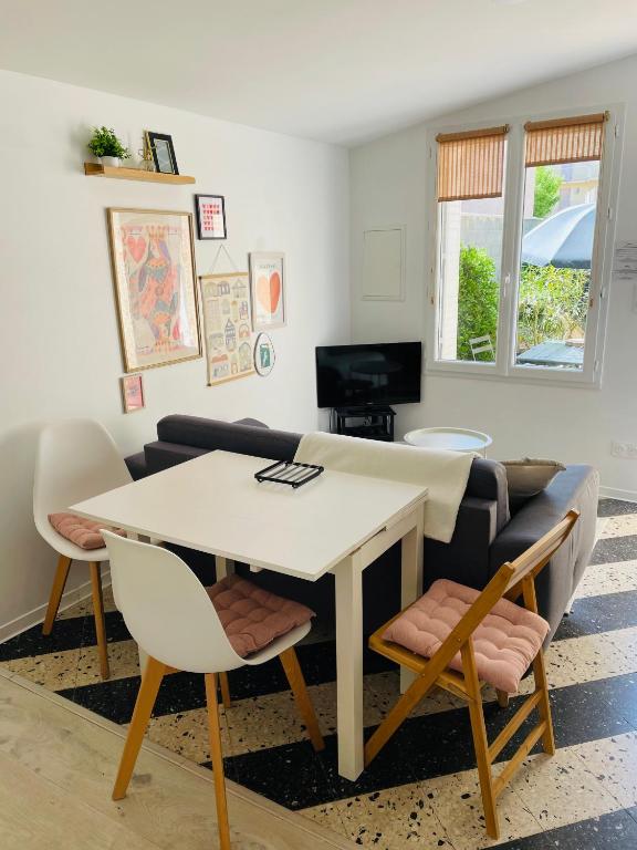 Maisonnette climatisée refaite à neuf avec parking à 300m de la plage - 3