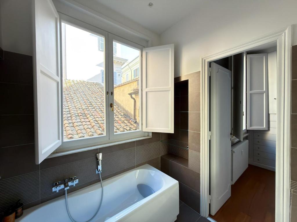 The Condotti Boutique Luxury Apartment 3Bd 2Bth At Spanish Steps - 5