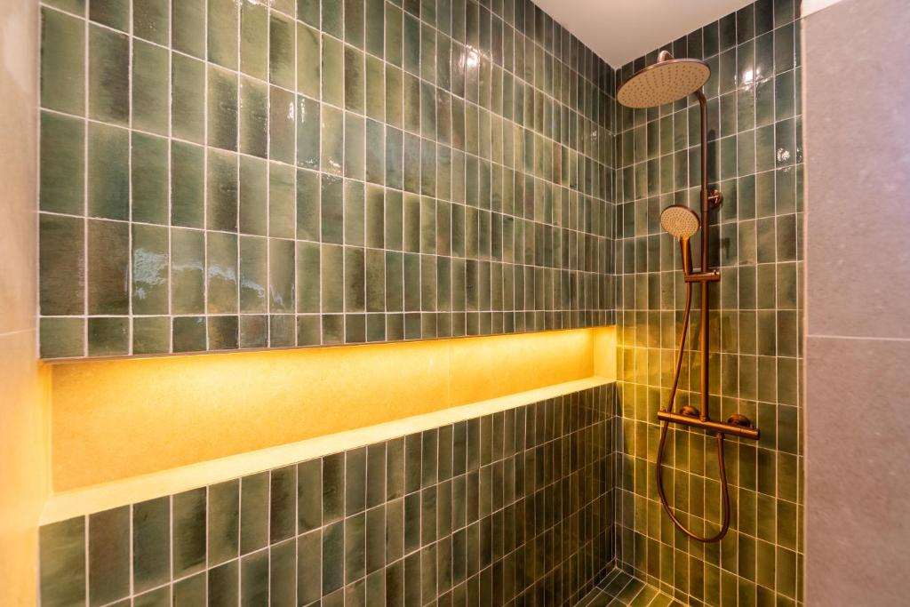 Bali Évasion - Jacuzzi & Sauna Privatif à Nice - 3