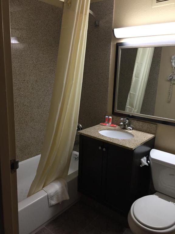 Quality Inn Near Pimlico Racetrack photo