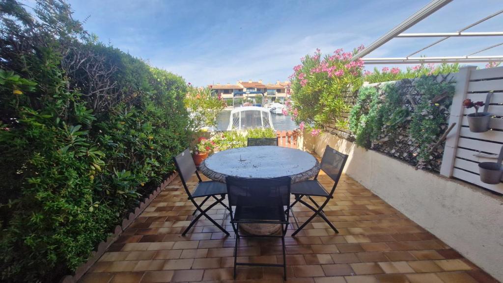VILLA AUX CAPELLANS SUR LA MARINA POUR 4 PERSONNES - vue Marina - Parking - plage à 5 min à pied - 1