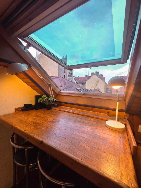 L'Atelier sous les Toits - Vue montagne et bureau - 2